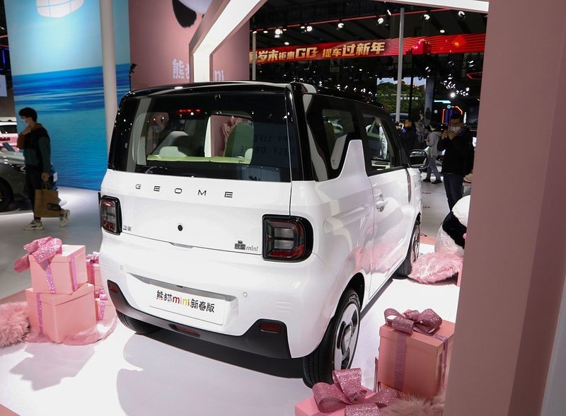 Geely Panda Mini EV Cars 4 Seats Hatchback Electric New Energy 120km NEDC