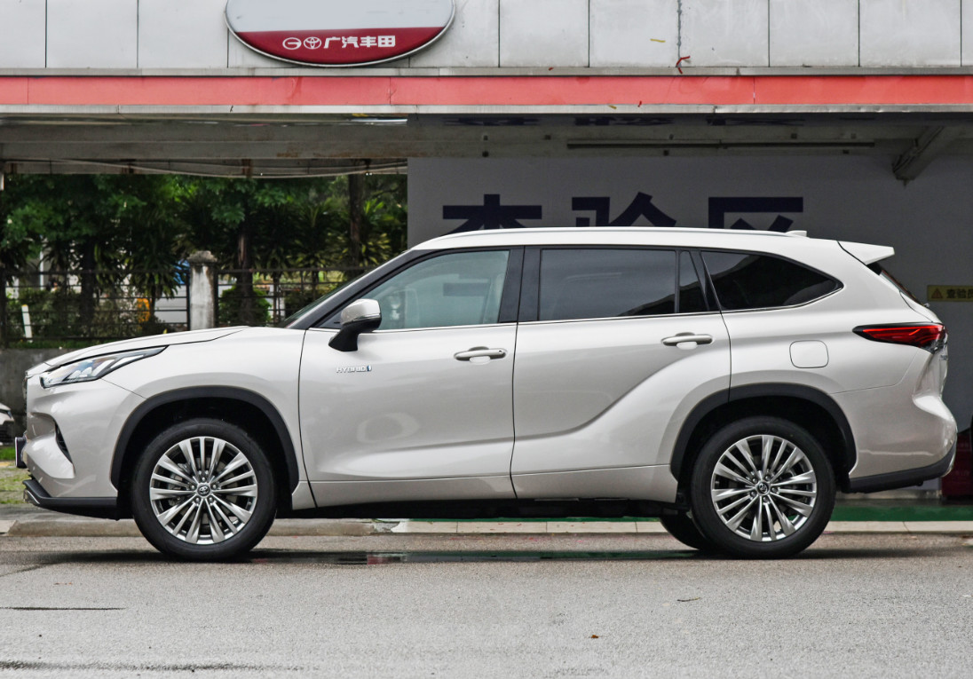 2022 Electric With Gasoline Toyota Highlander Two Engine 2.5L 4WD 5 Door 7 seats SUV