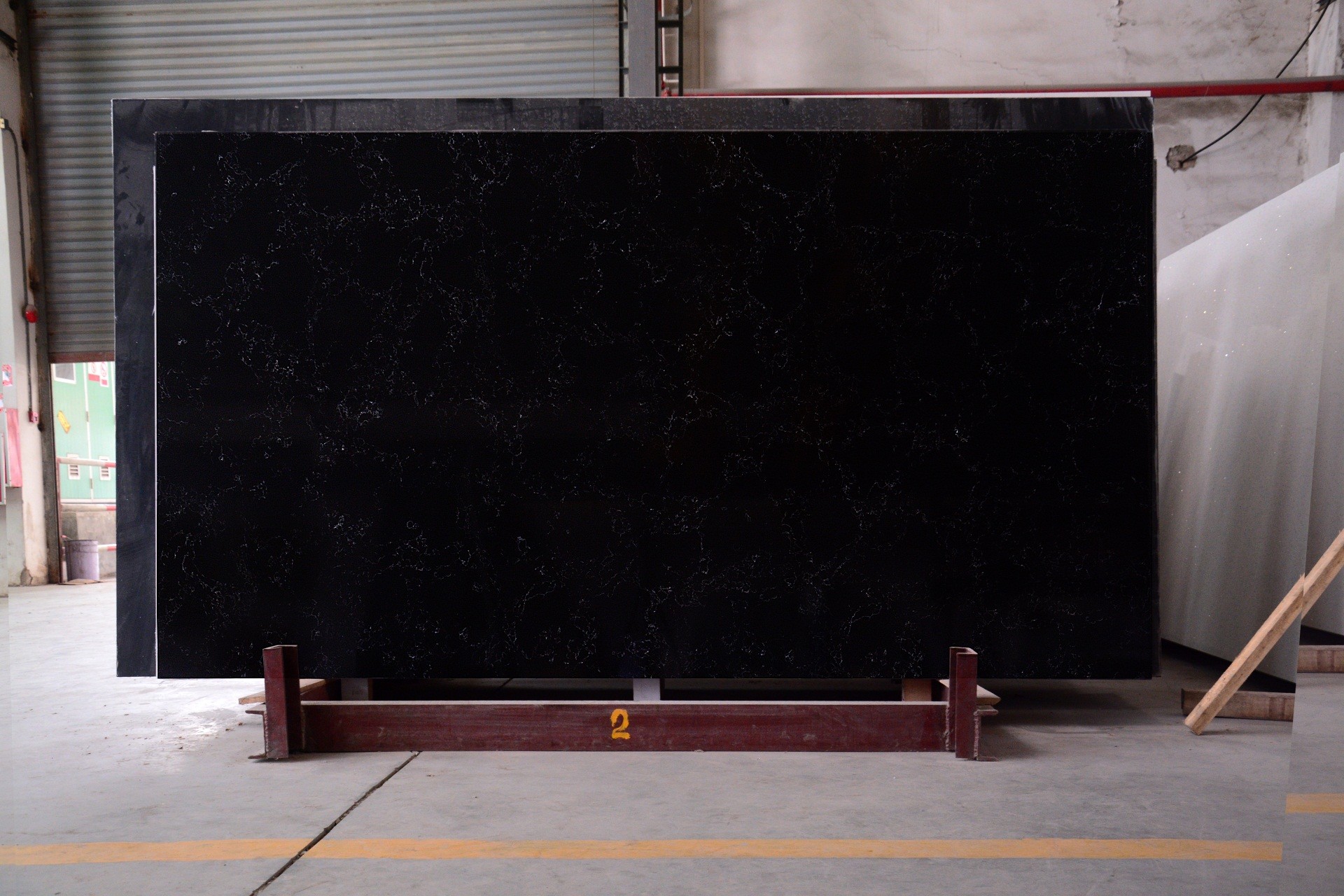 Polished Quartz Bathroom Worktops Anti Faded Corrosion Resistance No Radiation
