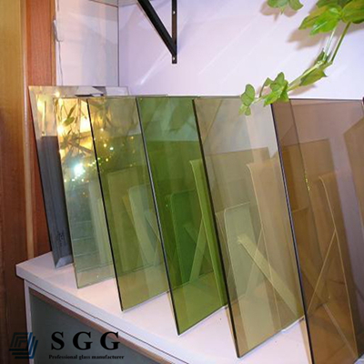 standard size of glass reflective