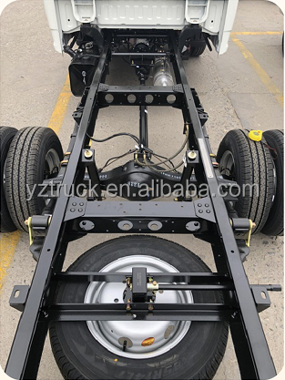 Small Dongfeng 4x2 Mini Diesel Light Cargo Pickup with 2t Capacity and Half a Row Seat