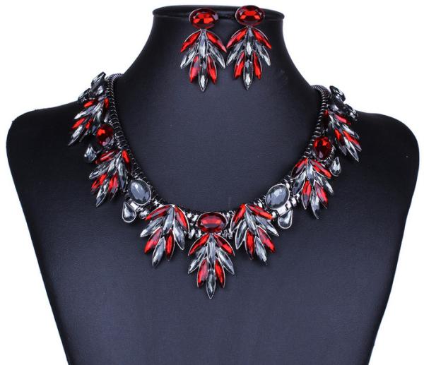 European and American luxury retro fashion colored crystal gem short paragraph