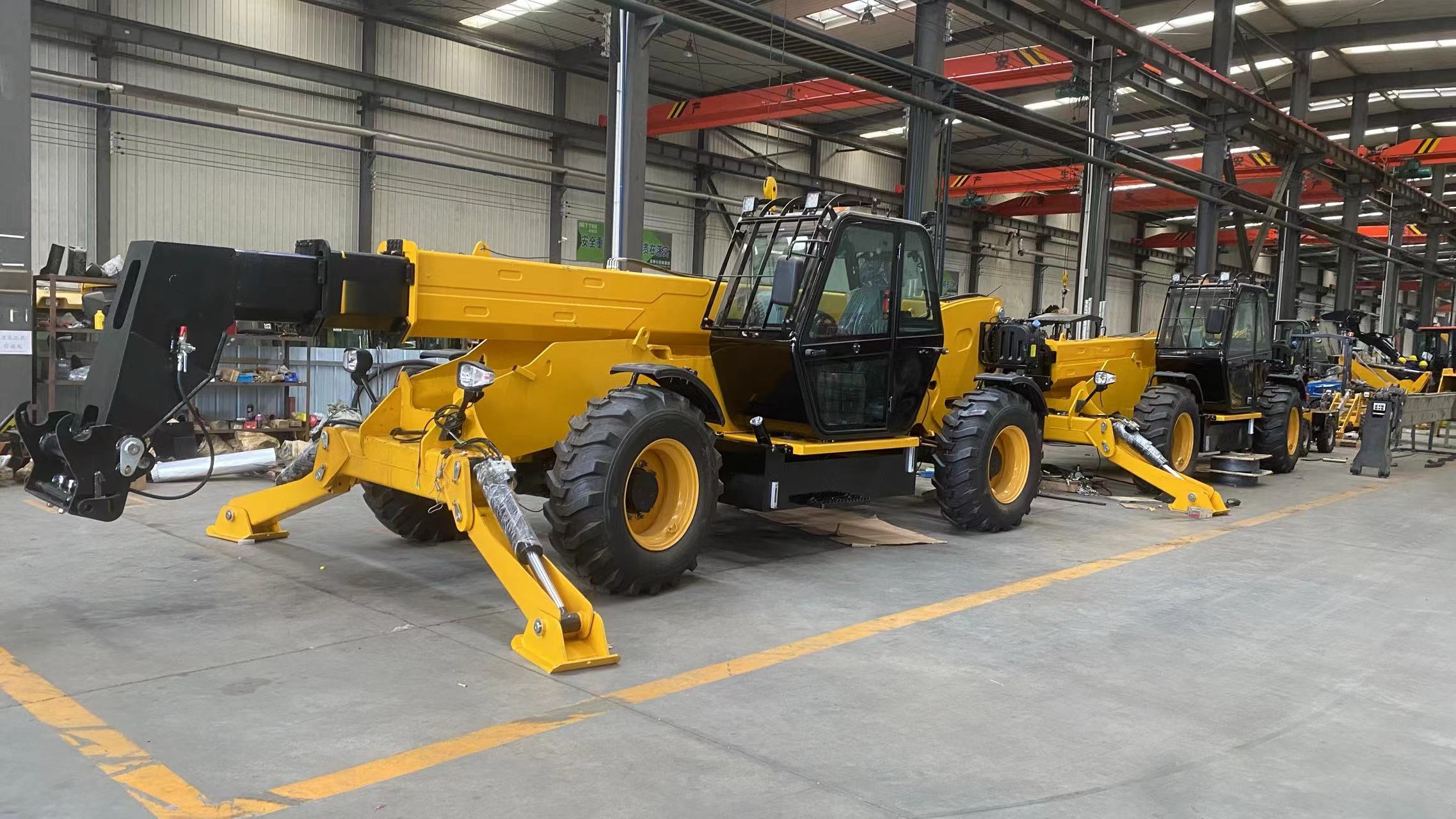 SNSC 4 Ton Telehandler Telescopic Forklift With 4x4 Driving Wheels And Yuchai Engine