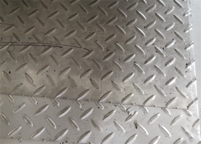Silt Edge SS 304 Chequered Plate Embossed Pattern Diamond Galvanized