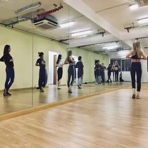Quality Custom Logo Yoga Dance Studio Gym Wall Safety Mirrors for Long-Lasting Performance wholesale