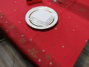 Quality Water Proof Oilproof Airlaid Table Cover 274CM 180CM Length wholesale