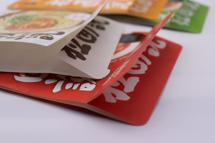 Ziplockk Resealable Laminated Packaging Pouches Transparent Flat Bottom Standing Pouch