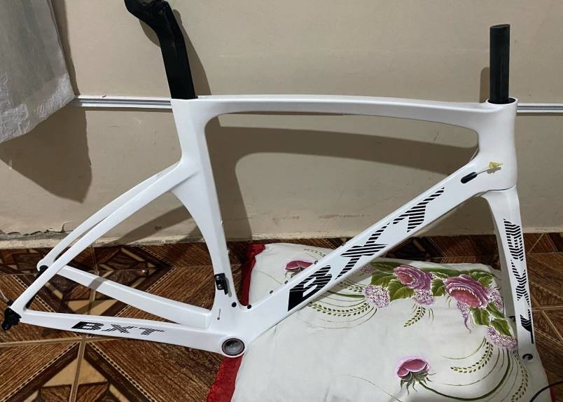Aero Shaping Rim Brake Road Bikes Carbon Fiber Bicycles 700C