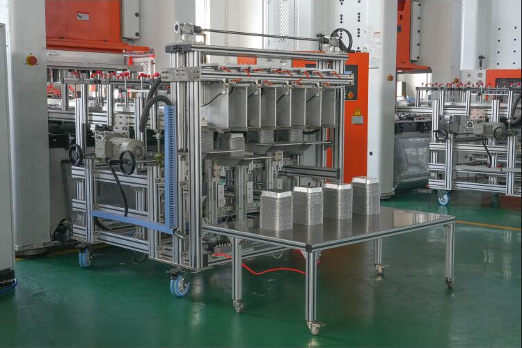 26KW 4-5 Cavities Aluminum Pot Making Machine With Siemens Motor