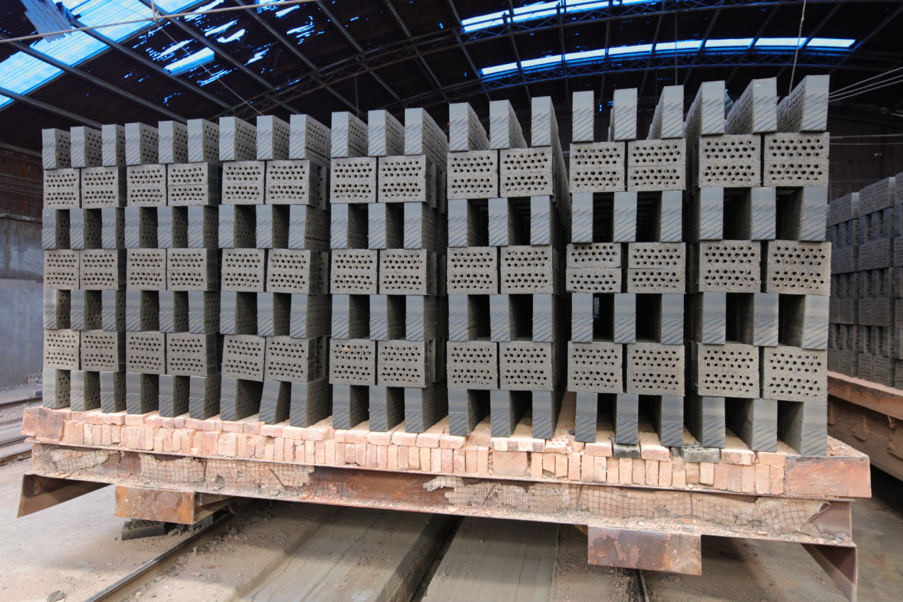 Two Stage Vacuum Extruder 440kw Red Bricks Manufacturing Machine