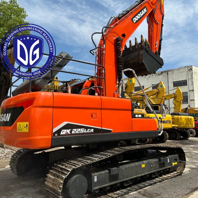 Used Doosan DX225 Excavator Fuel Type Diesel Oil - Powered