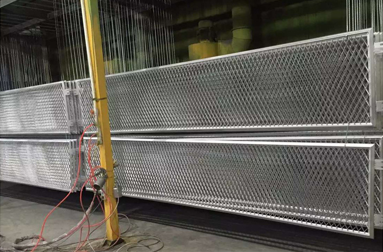 Flattened Expanded Metal Wire Mesh Fence For Road Anti-Glare Bridge Anti-Glare Mesh