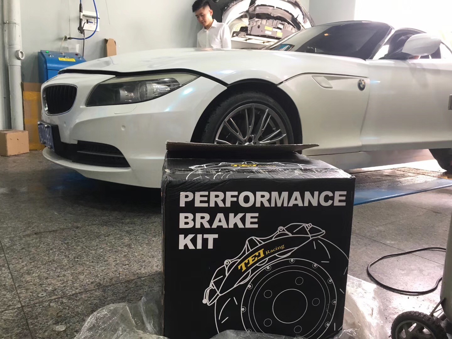 BBk For BMW Z4 6 Piston Big Brake Upgrade Kit Wear Resistant With 2 Center Hubs
