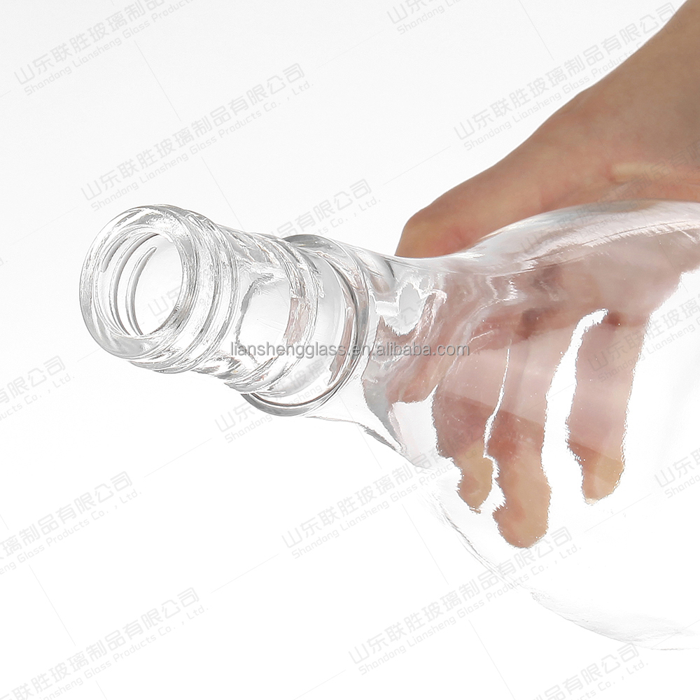 Healthy Lead-free Glass 500ml Classic Design Vodka Brandy Liquor Glass Bottle with Corks
