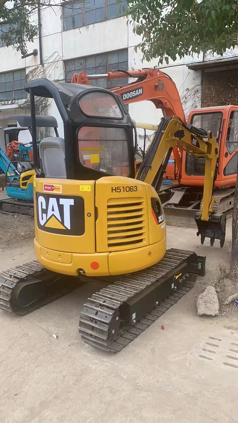 used crawler excavator CAT 302.5 with cheap price 3ton