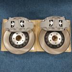Carbon-Ceramic Pads Material Racing Brake Caliper Excellent Dust Resistance for