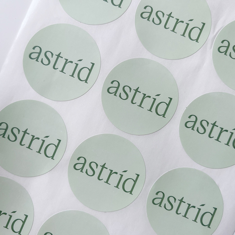 Circle Waterproof Vinyl Sticker Roll , UV Varnishing Private Label Stickers
