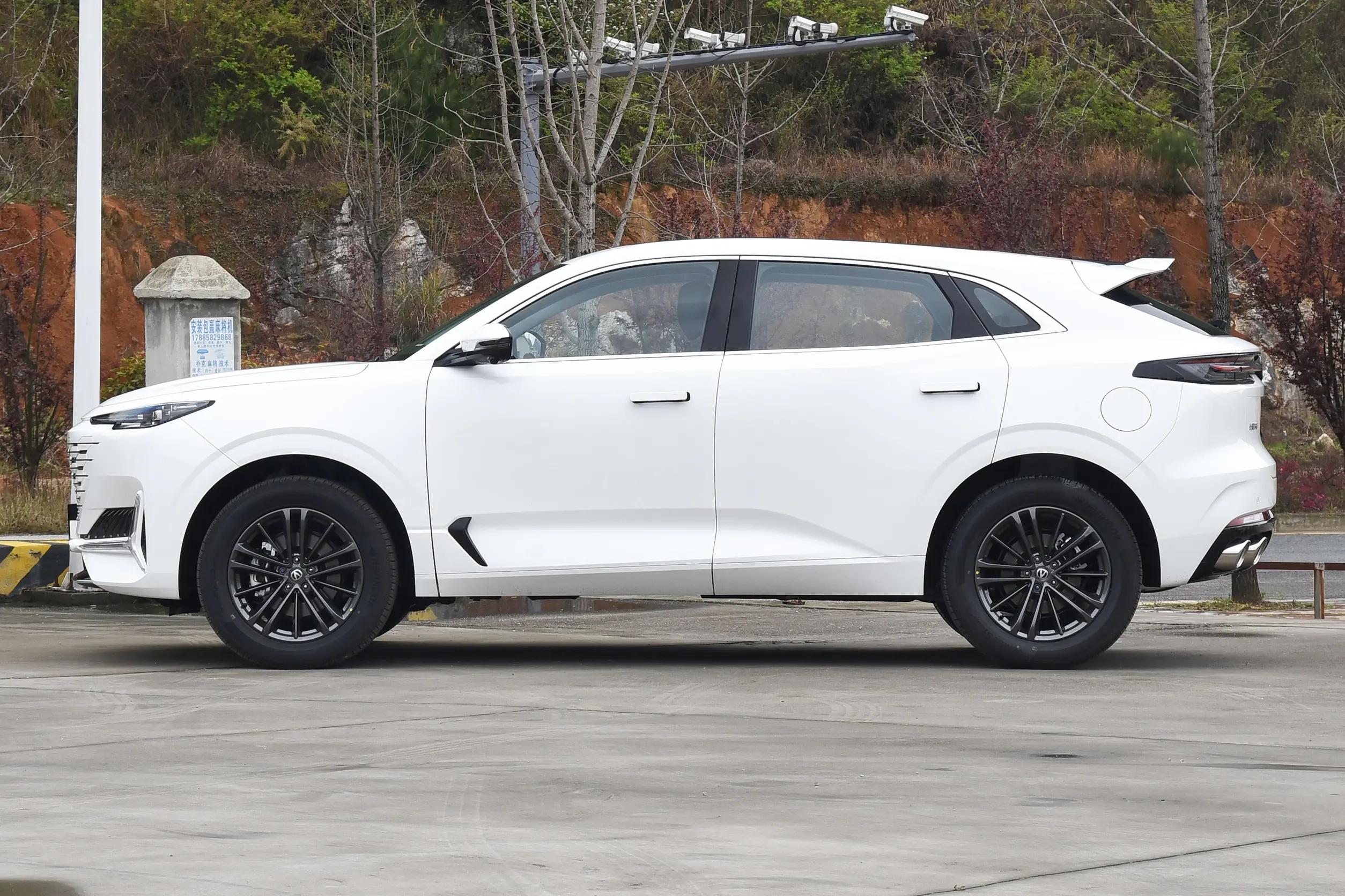 Changan uni-k 200km/h SUV Vehicles with 1.5T Engine and 130km Electric Cruising Range