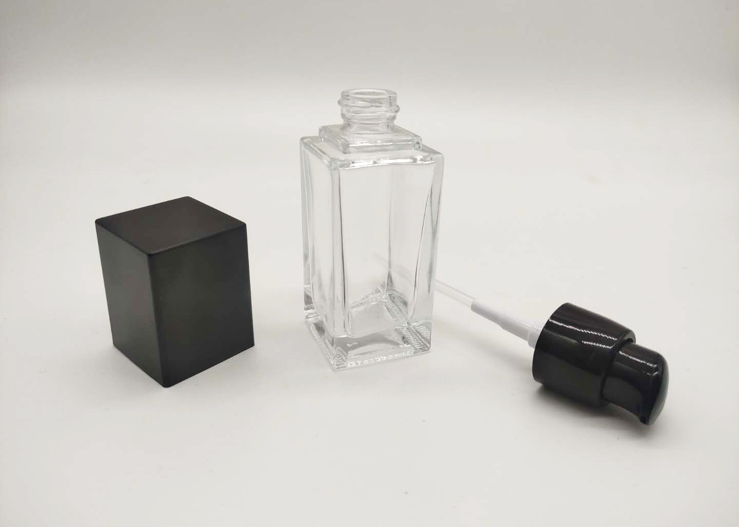 ISO Label Transparent 30ml 50ml Glass Cosmetic Bottles