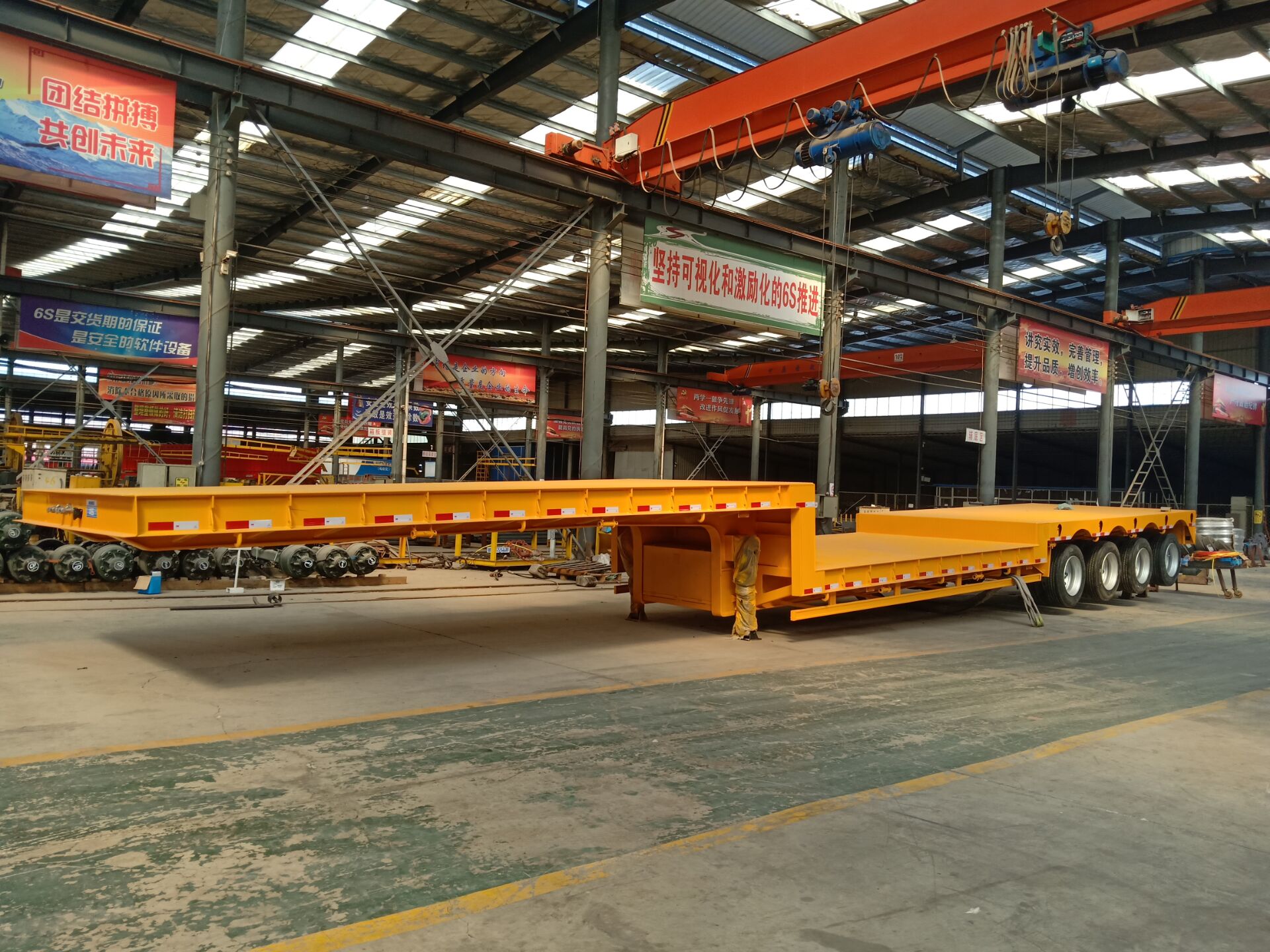Semi-Trailer 4 Axles 13.73m 75 Tons 80ton Lowbed Flat Low Bed Loader in Qatar