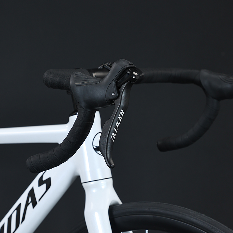 Lightweight Aluminum Frame Road Bicycle With 18 Speed And Hydraulic Brake For Control