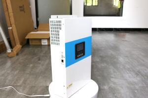 Quality 230VAC Off Grid Charge Controller Inverter Hybrid 3.5KW Mppt Solar Charger Inverter wholesale