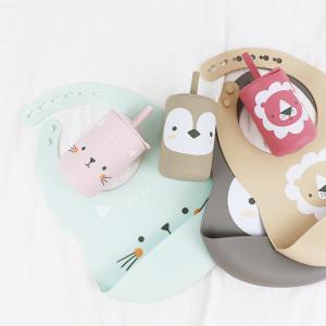 Quality Waterproof And Easy To Clean Silicone Baby Bib for 0-4 Years Old printed animal pattern silicone feeding bib wholesale