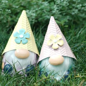 Quality Metal Garden Gnome Ornaments Outdoor Decor Small Flower Gnome wholesale
