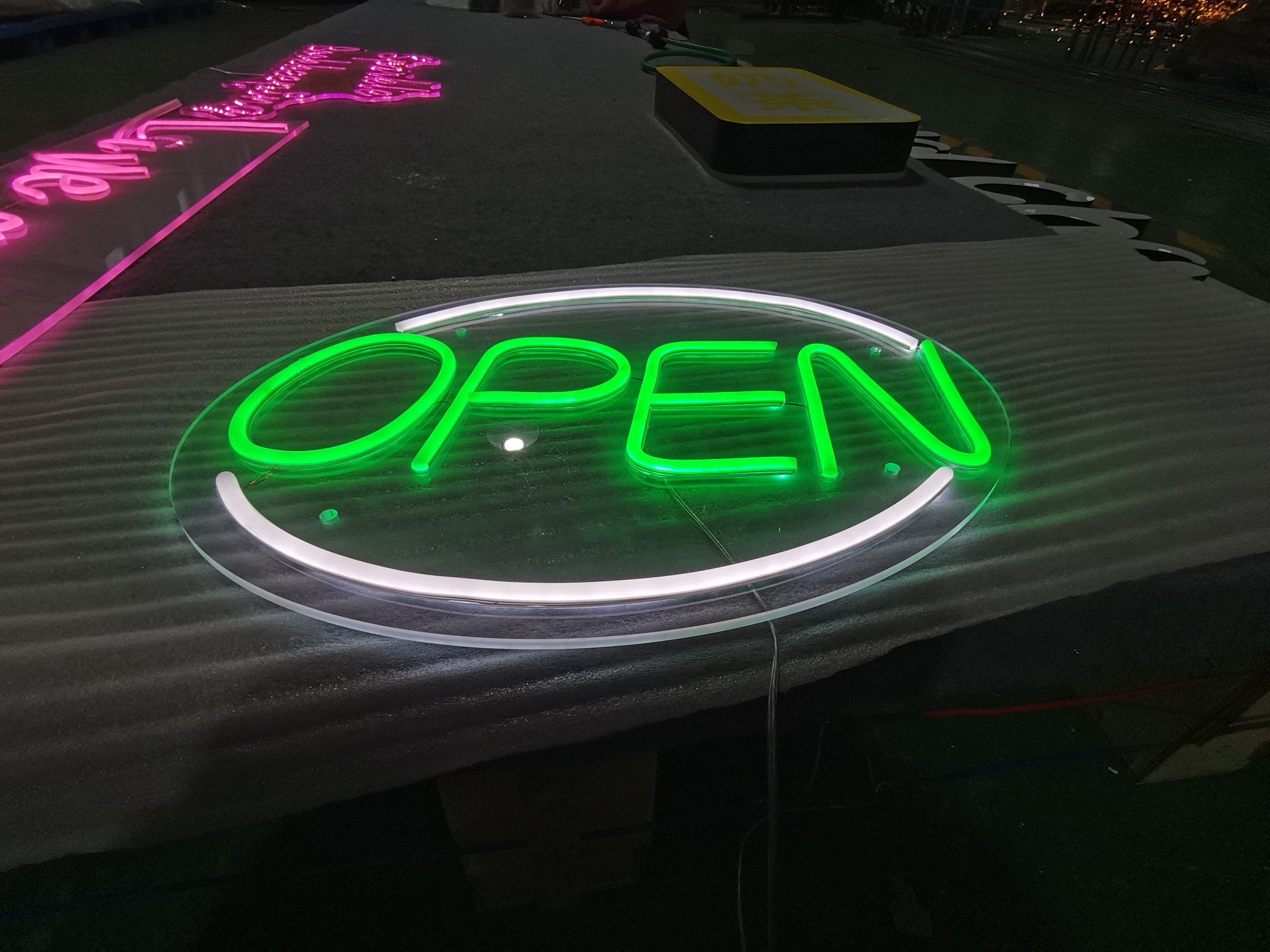 Manufacturer customization hanging business neon store led open sign