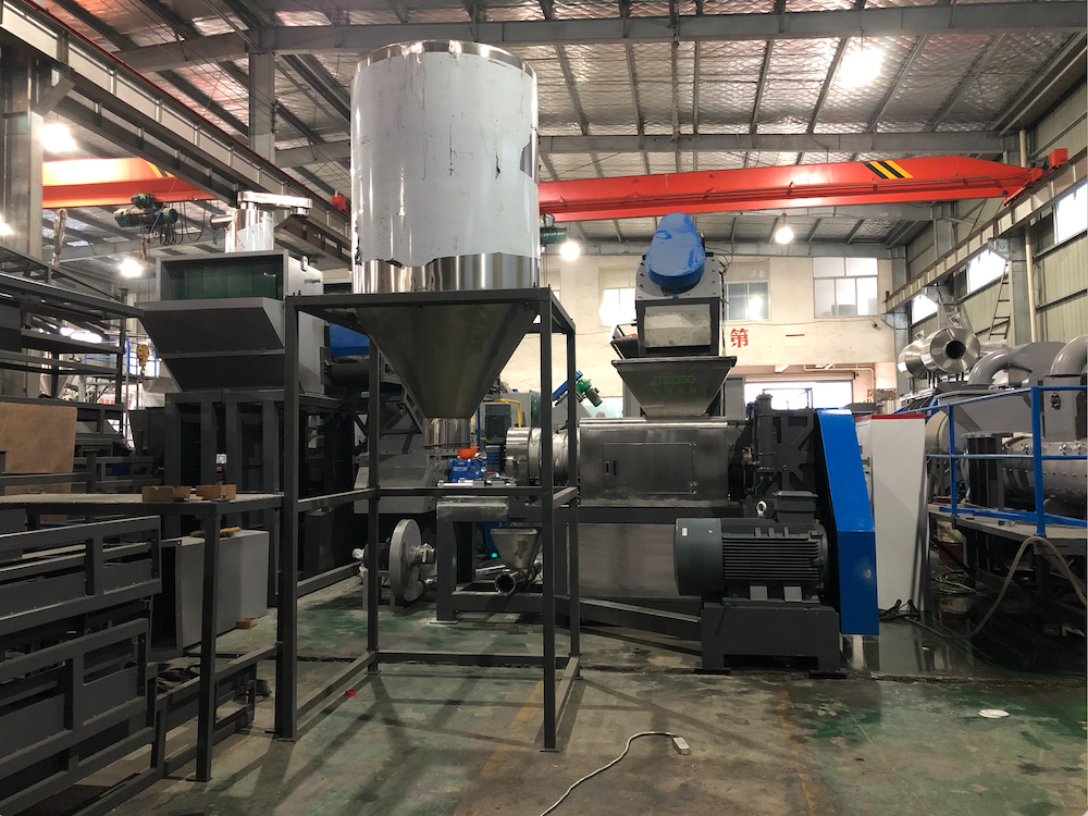 LDPE Pelletizing Plastic Bottle Crusher Machine , 300kg/H Centrifugal Dewatering Machine