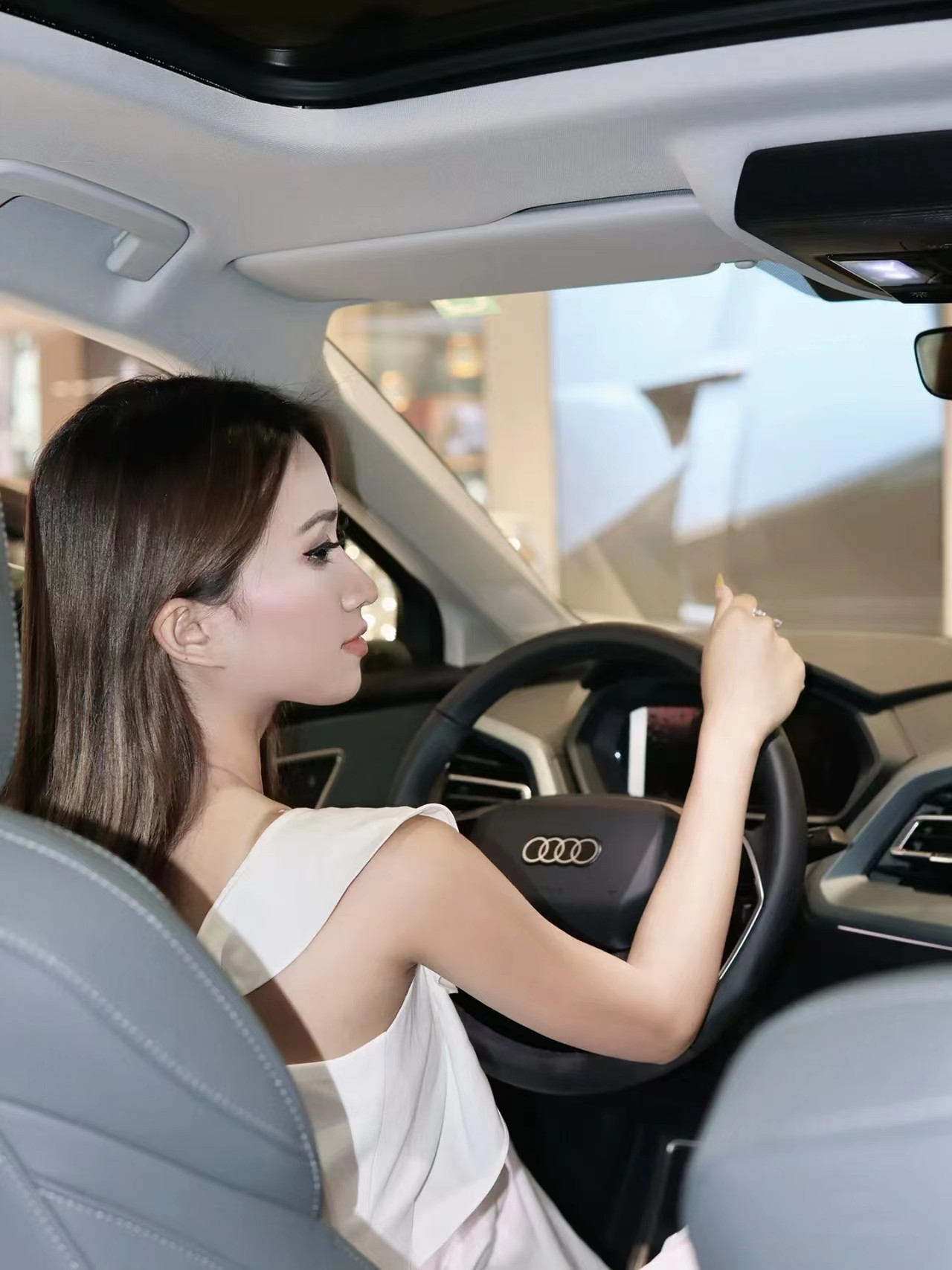 2023 2024 RWD 7 Seats Ev Car Au-di Q5 E-tron 83.4kWh Battery NEDC Range 560km Electric Automotive Cars Curb Weight 2325KG