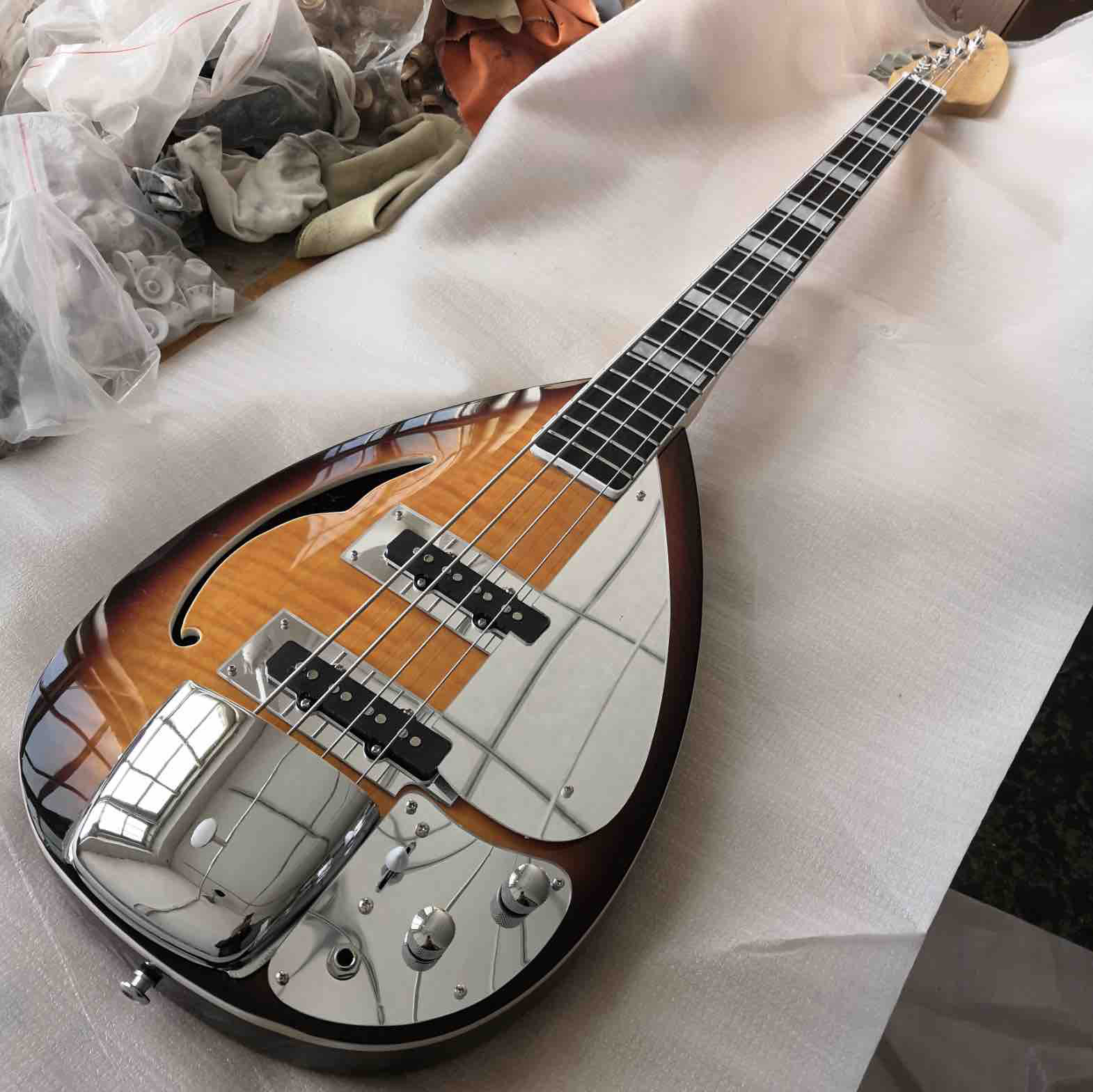 4 Strings Bass Half Hollow Body with Tiger Stripe Voxs Electric Guitar Bass