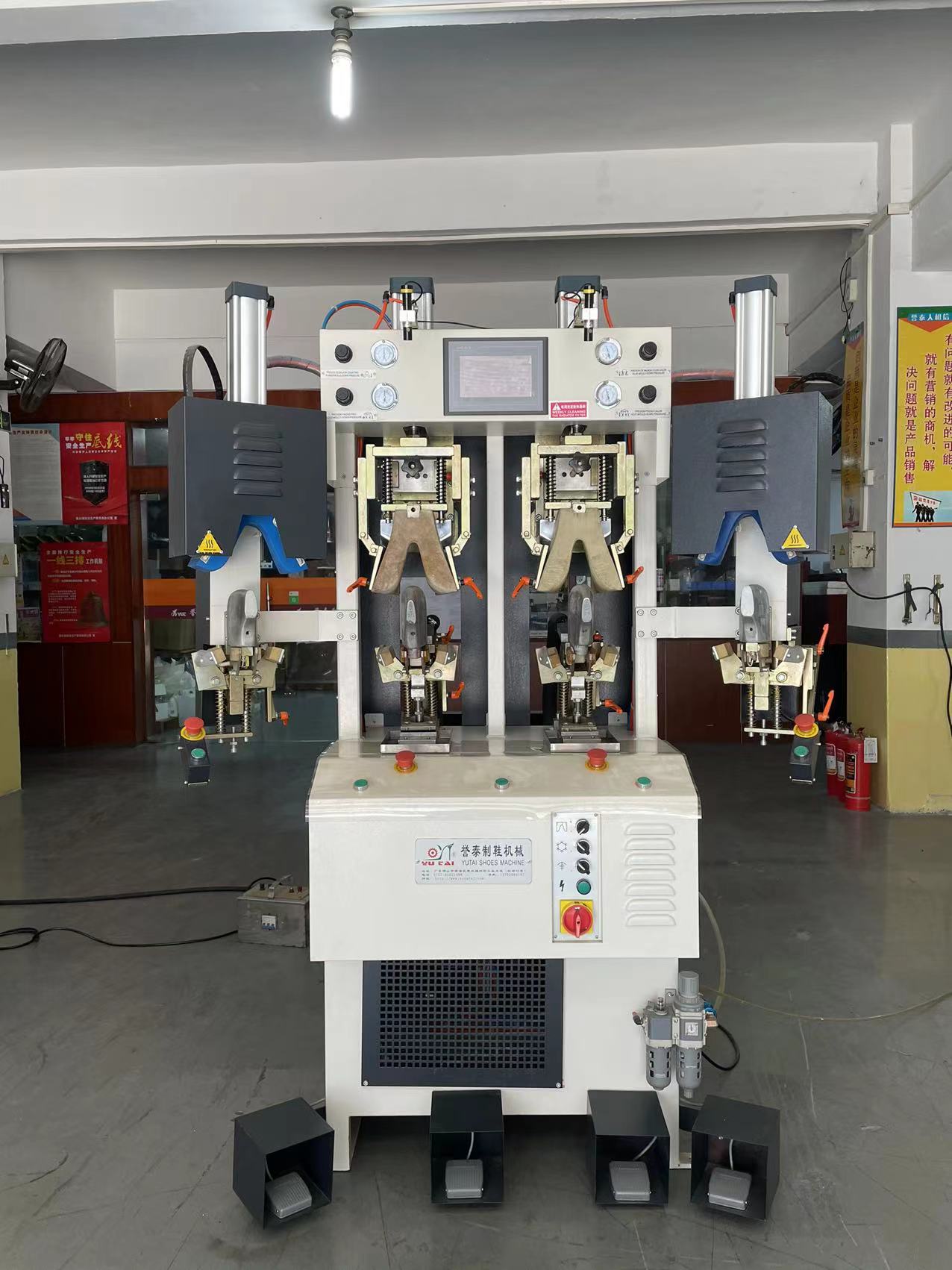 Automatic High Speed Shoe Moulding Machine For Back Heel Molding And Shaping