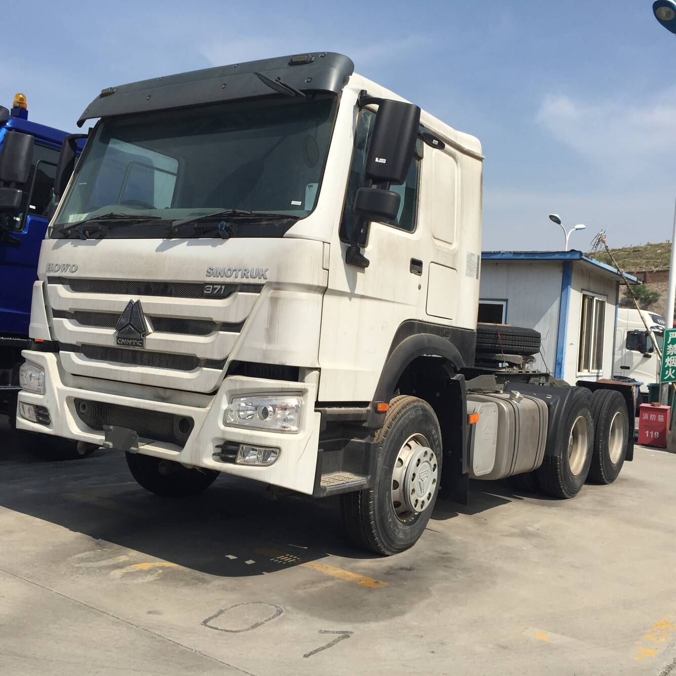 Blue EuroII 6x4 Prime Mover Truck Tractor Truck Tractor HeadQ345 SINOTRUK HOWO Tractor Truck