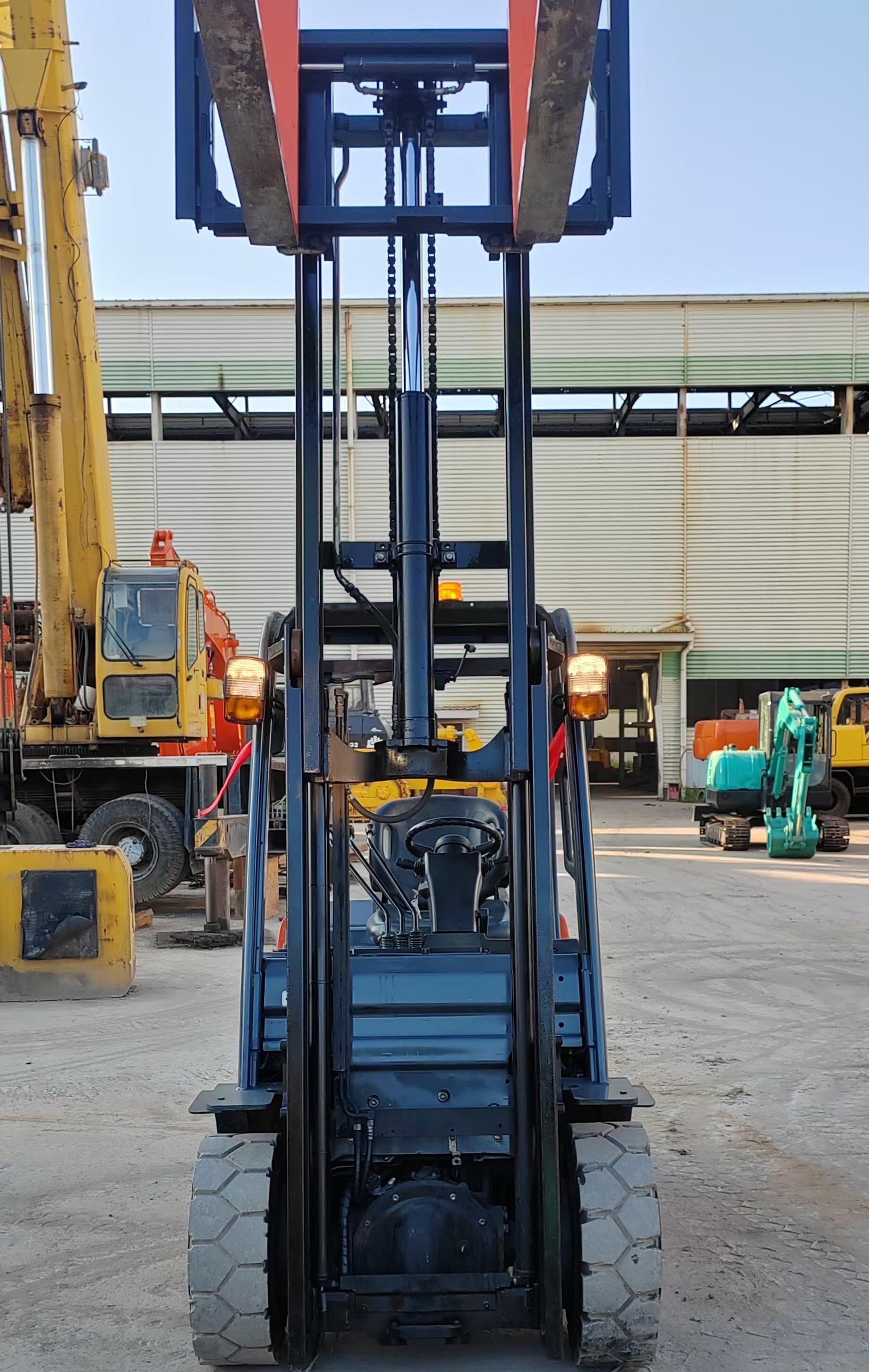 Original Toyota 8F 30 Diesel Forklift 3 Ton Secondhand With Side Shift And Container Mast