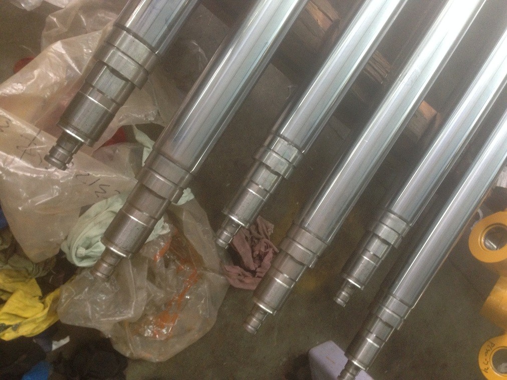 Hitachi ZX200-5 arm hydraulic cylinder rod