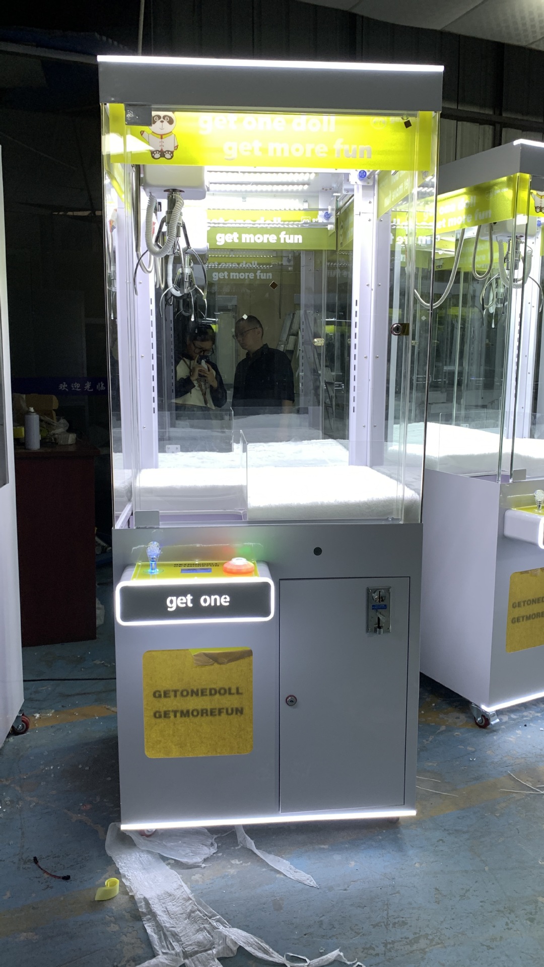 Picture Credit Card Claw Machine Metal Acrylic Plastic Material and Large Size
