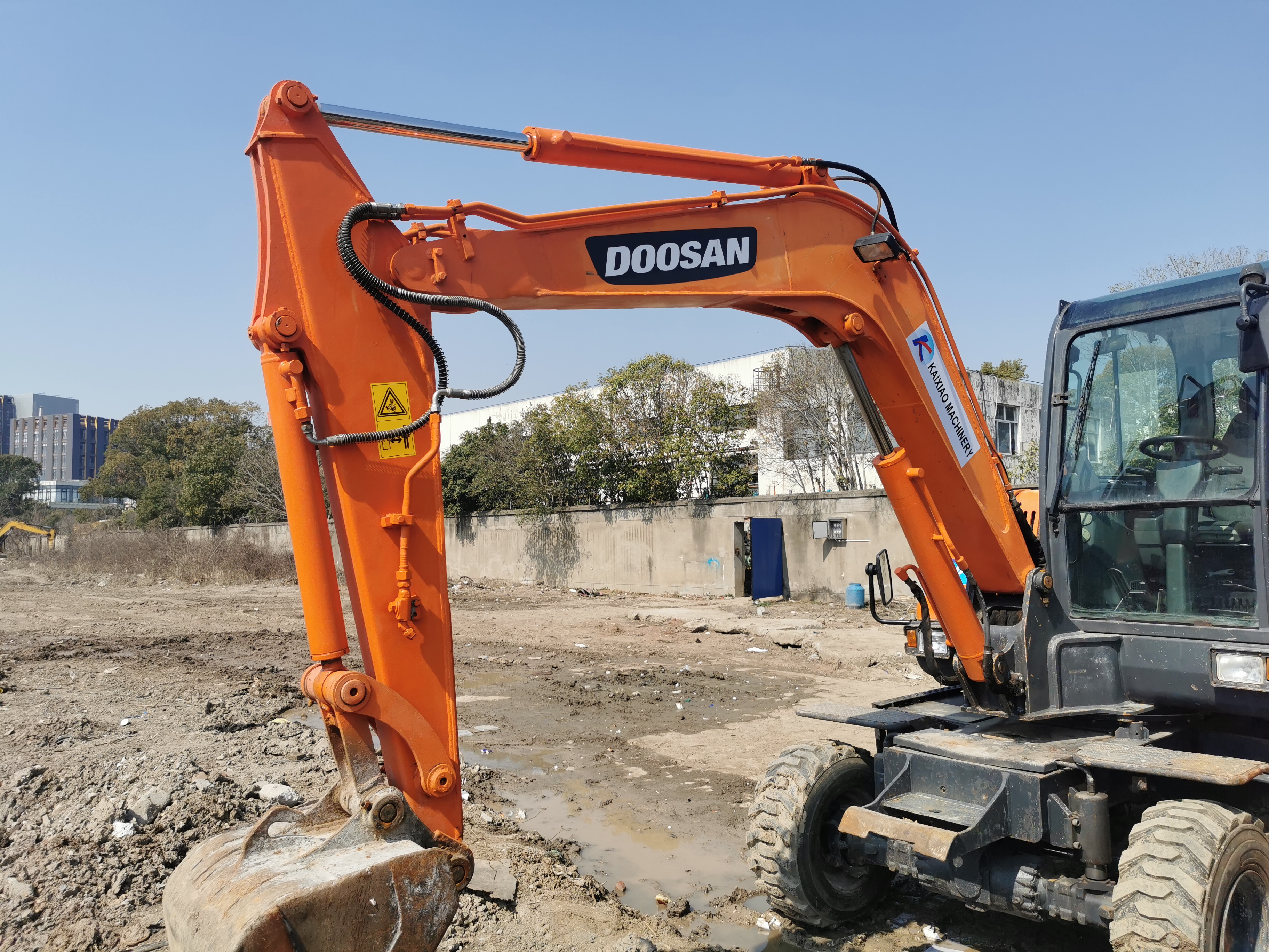 Doosan DX60W Wheel Excavator with YANMAR Engine and 0.21m3 Bucket Capacity