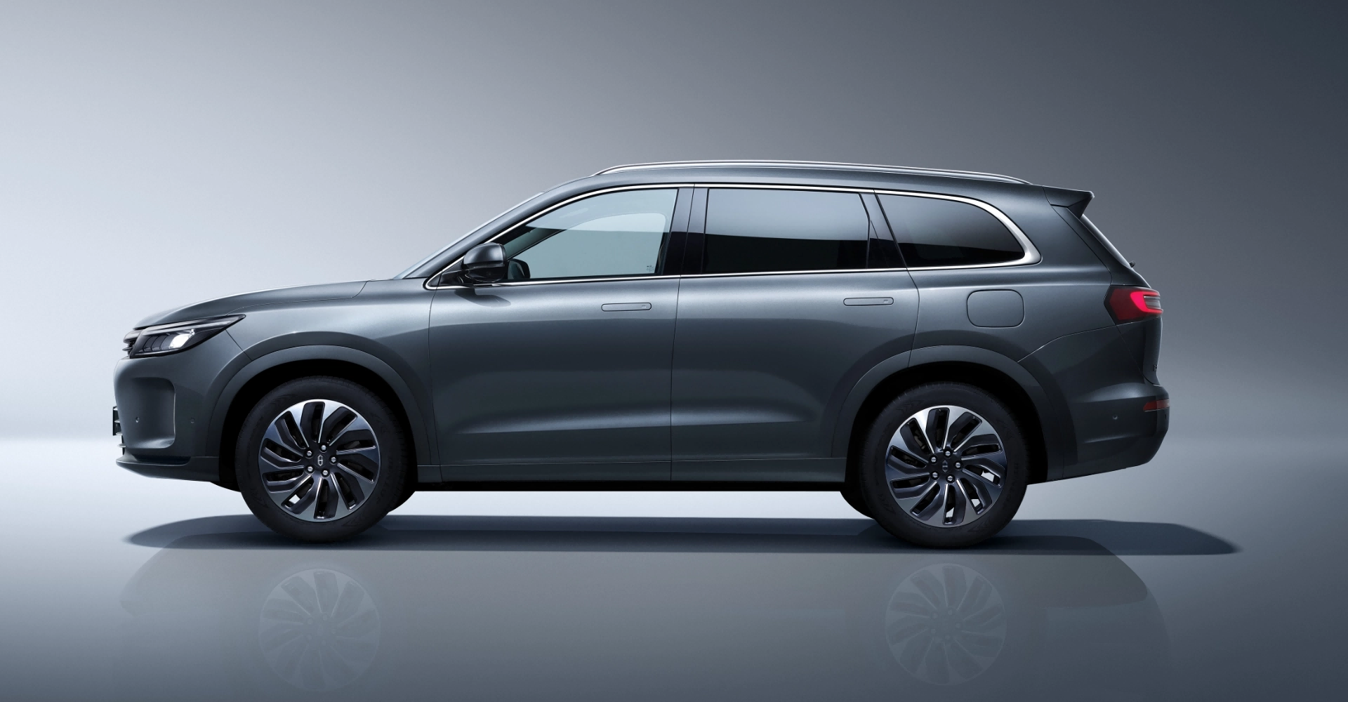 2024 AITO 1.5T M7 Single Motors Comfort Electric Car Chinese Energy Vehicle with Front 6 Rear 6 Radar and Affordable Cost