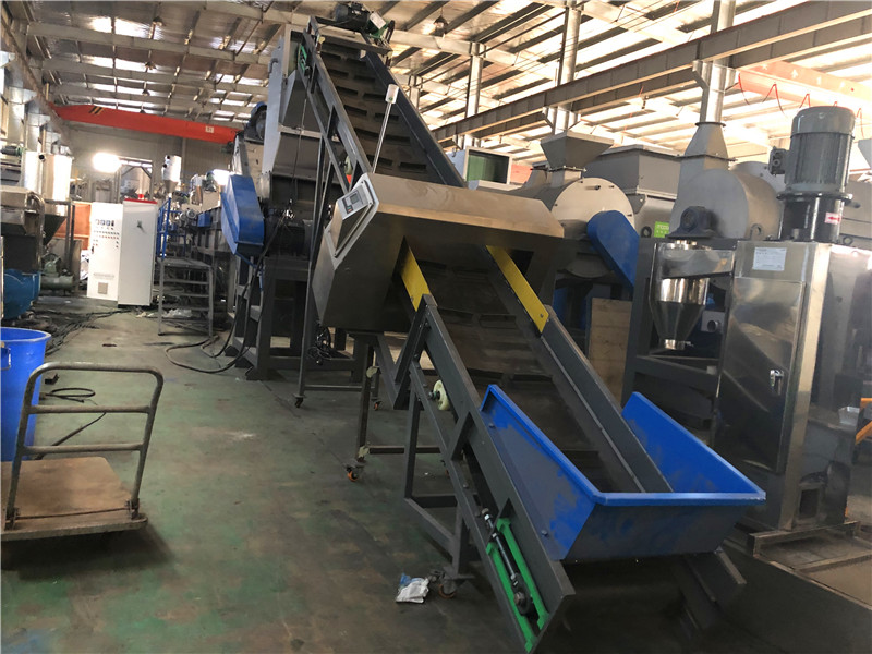 Waste Plastic Chain Conveyor Machine Belt System Rubber For Plastic Crusher Machine