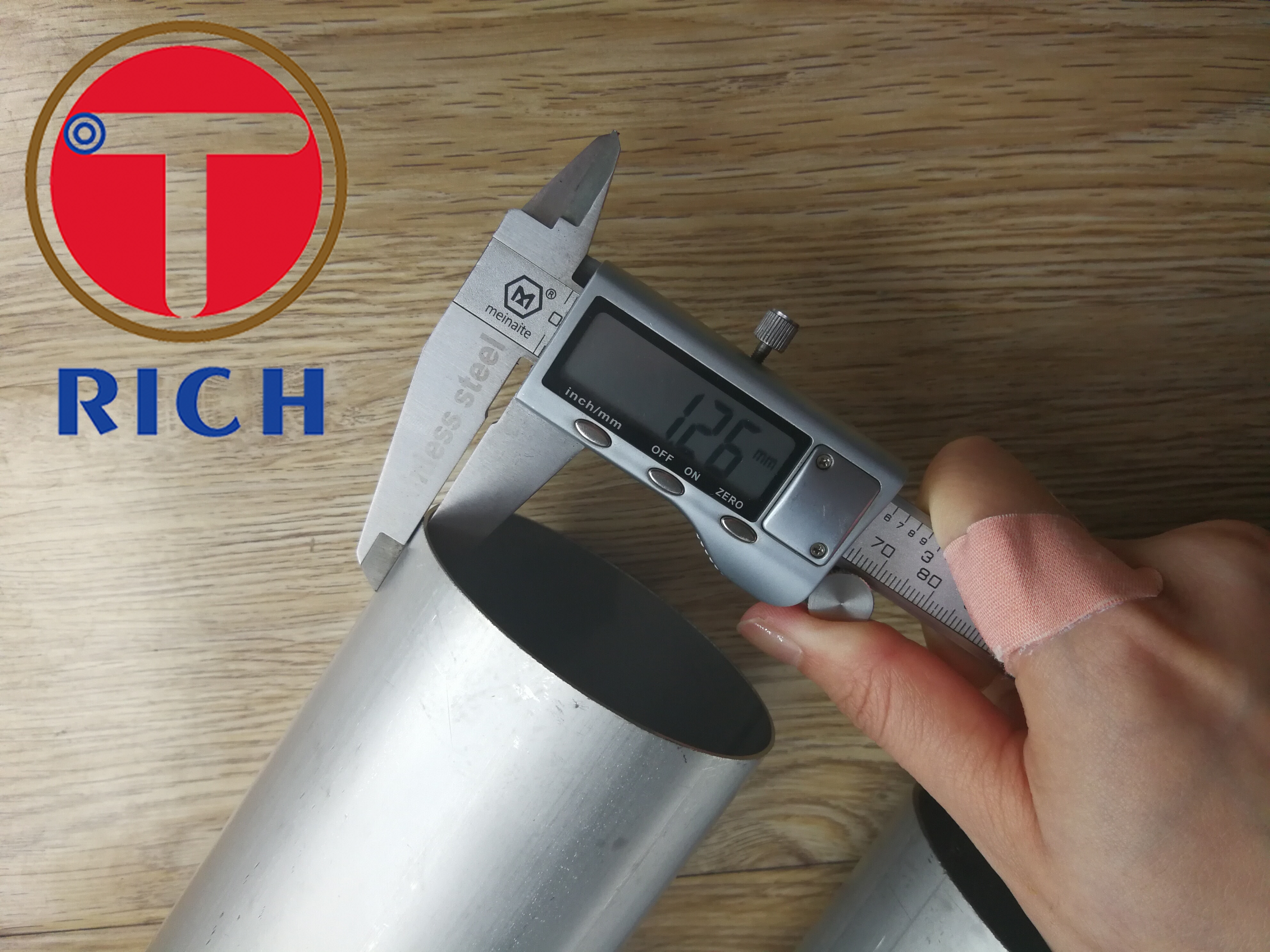Thick Wall 304 Stainless Steel Welded Pipe Astm A276 For Petrochemical Industry
