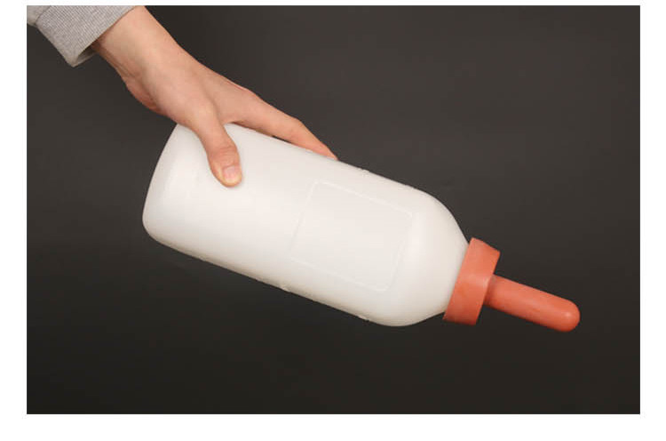 2L Square Body Anti Slip PE Calf Bottle For Newborn Calves