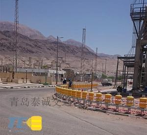 Quality Height 510mm Road Cross Anti Shock Highway Roller Barrier wholesale