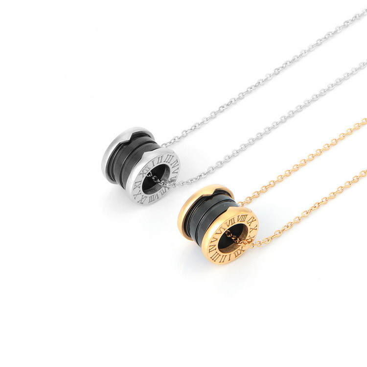 Gold stainless steel necklace, light luxury, niche high-end collarbone necklace, temperament, women's high-end design, collarbone chain, new style
