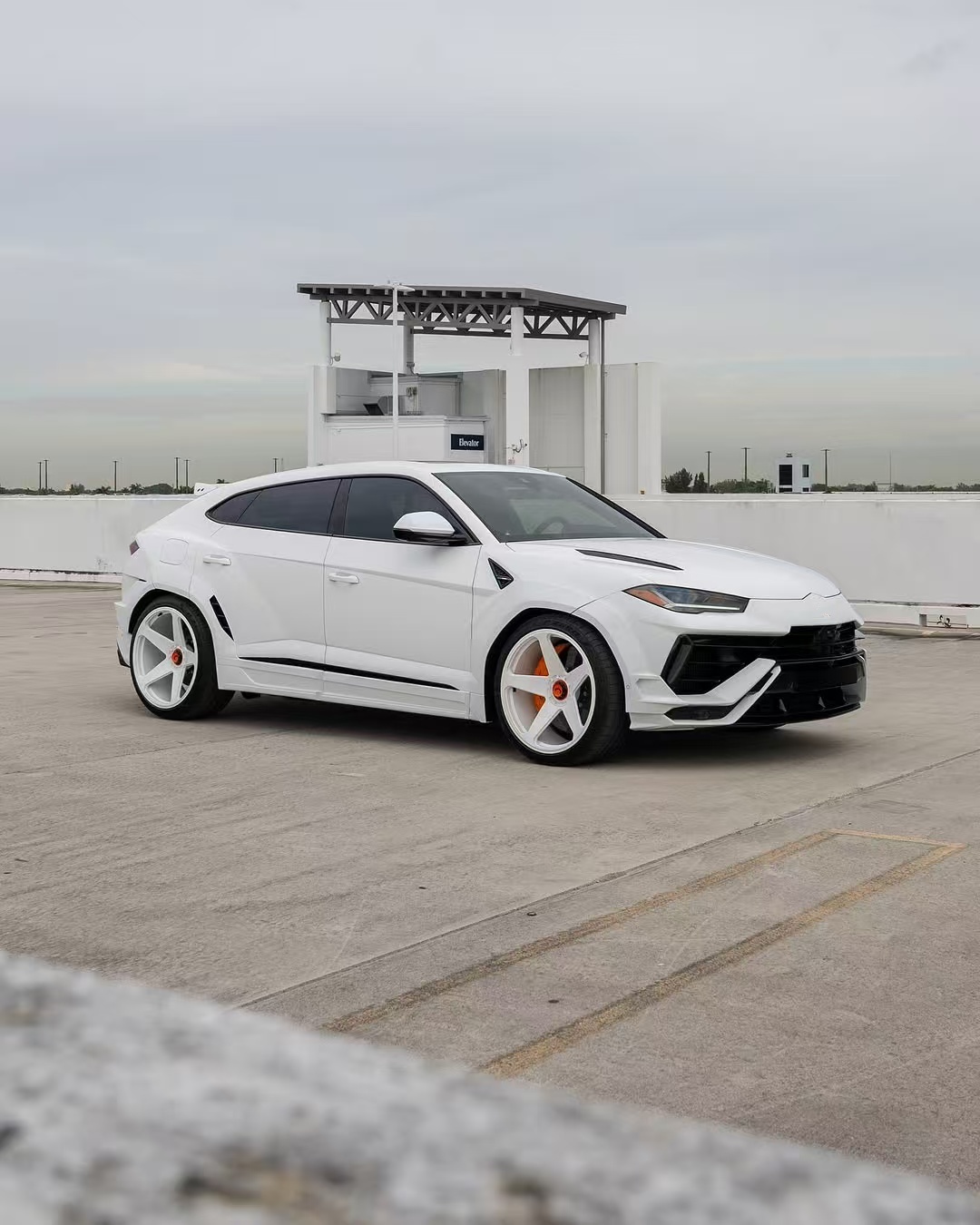 Lamborghini URUS Carbon Body Kit NT Style Front Lip Diffuser Spoiler Custom Wide Body Kits