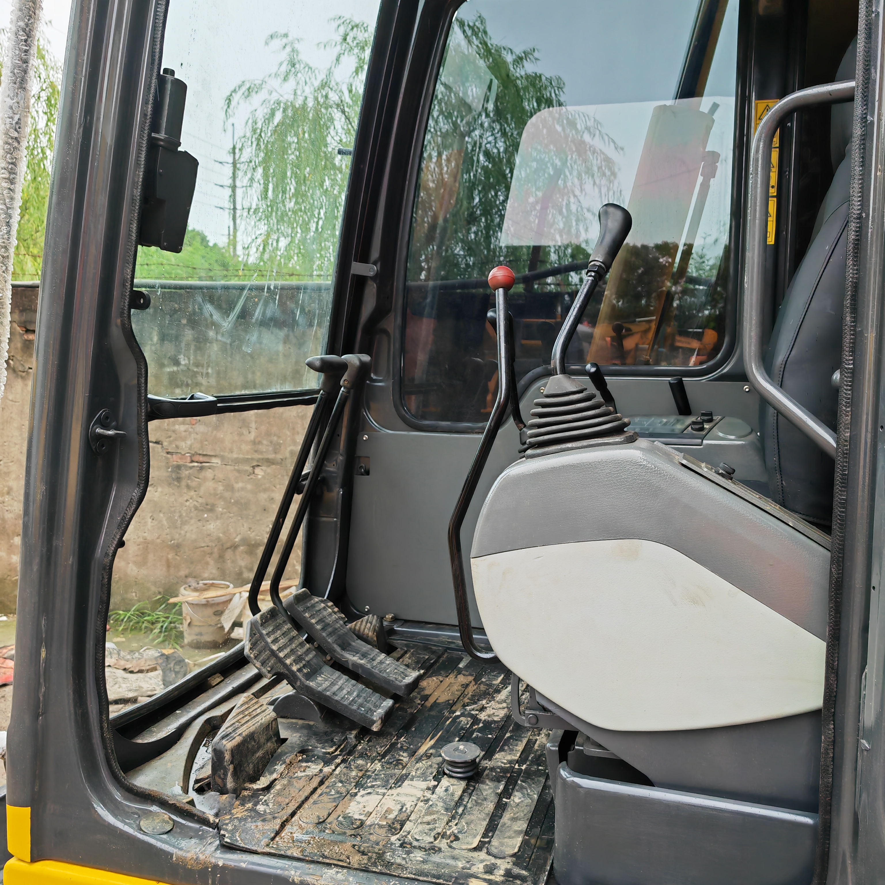 used crawler komatsu excavator Komatsu pc60/low working hours high digging power used Komatsu pc60 on sale