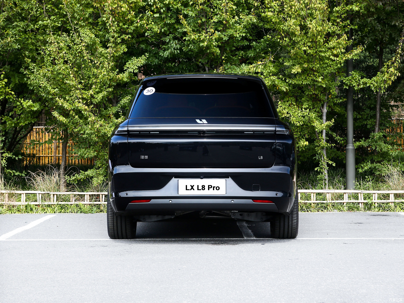 Experience the Future of Transportation with Lixiang L8 Pro Hybrid Electric SUV 1.5T Dual Motor and 4WD Drive