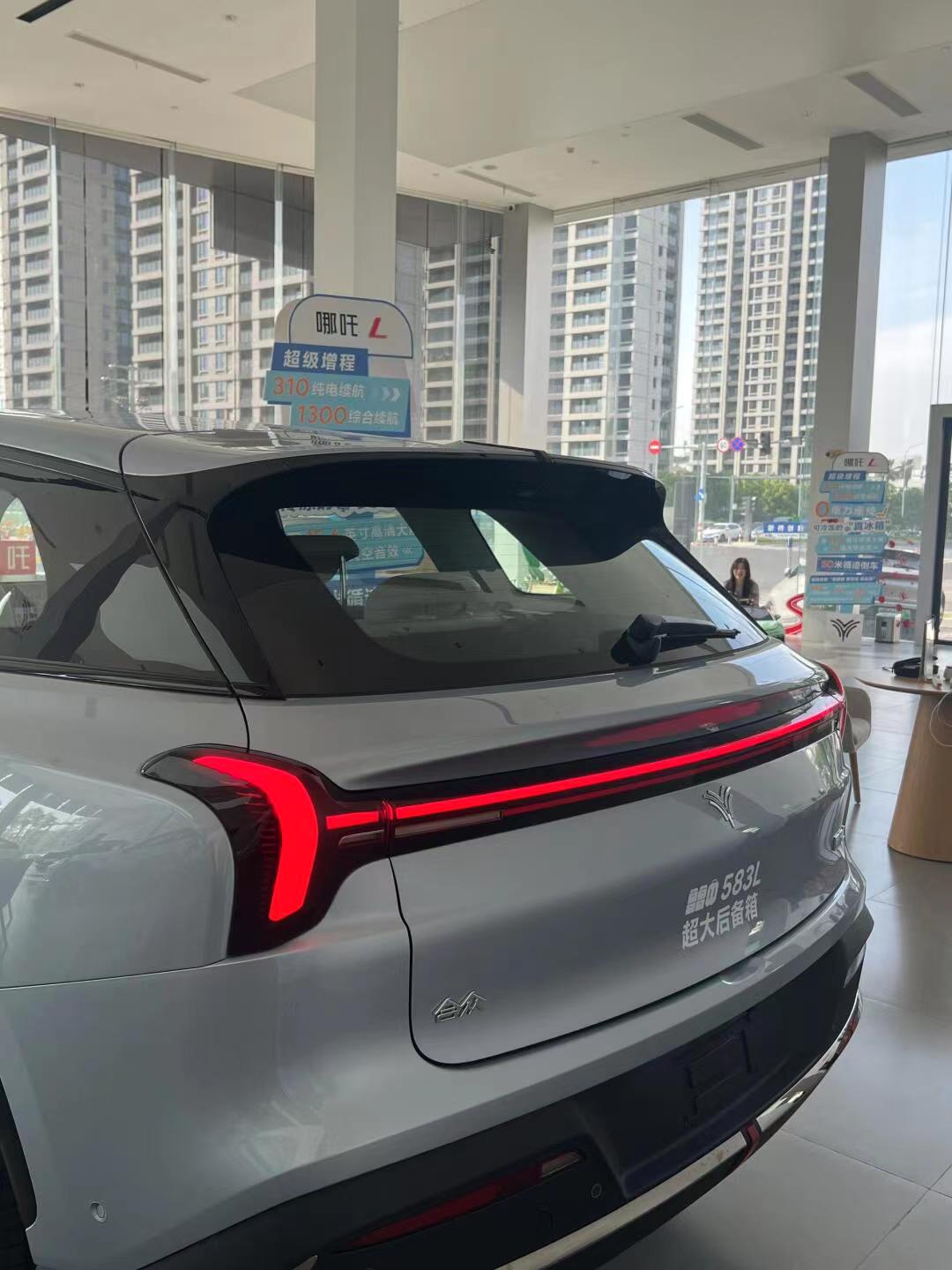 2024 Neta L High Speed Hybrid SUV Extended Range Electric Car 1300km Energy Type Red Cloth Luxury Energy Vehicles EV Car