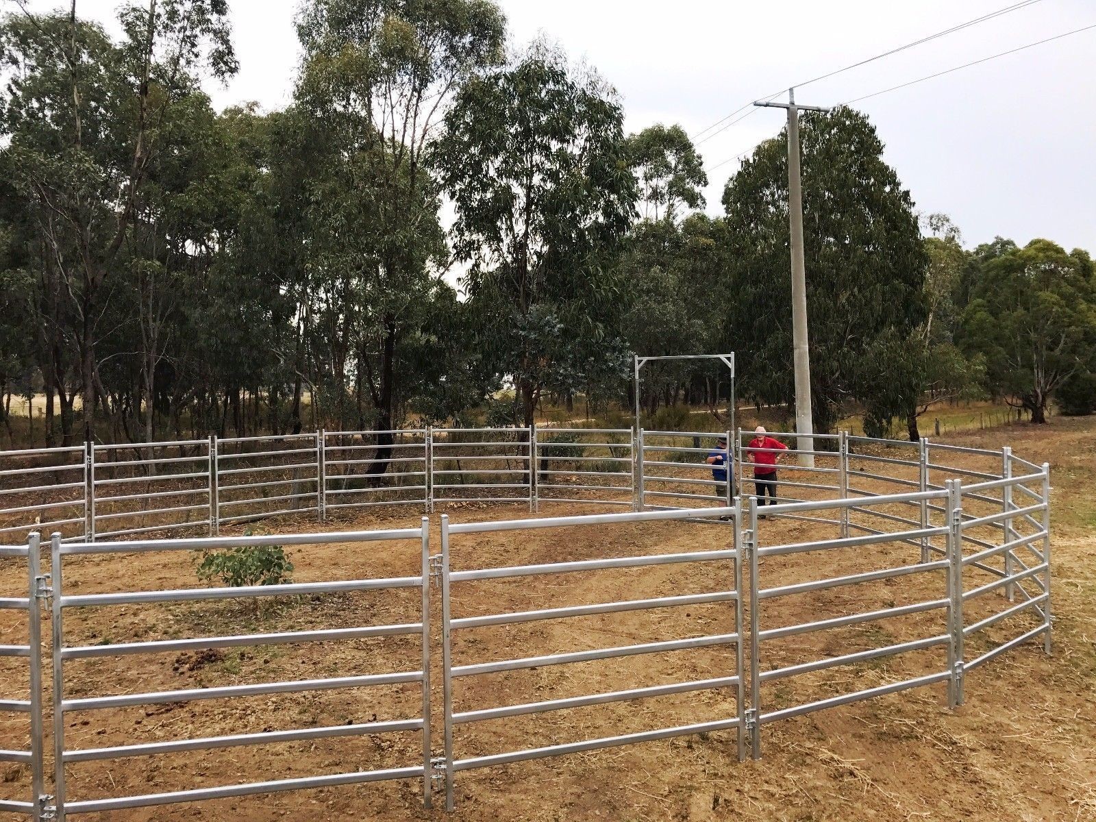 Six Bars Heavy Duty Metal Oval Rail Cow Fence Panels for Au Market