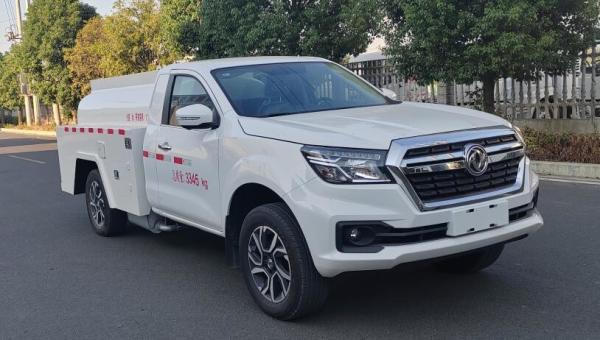 SUV Style Sprayer Water Truck With 1.15 Cubic Meters Tank Capacity For Road